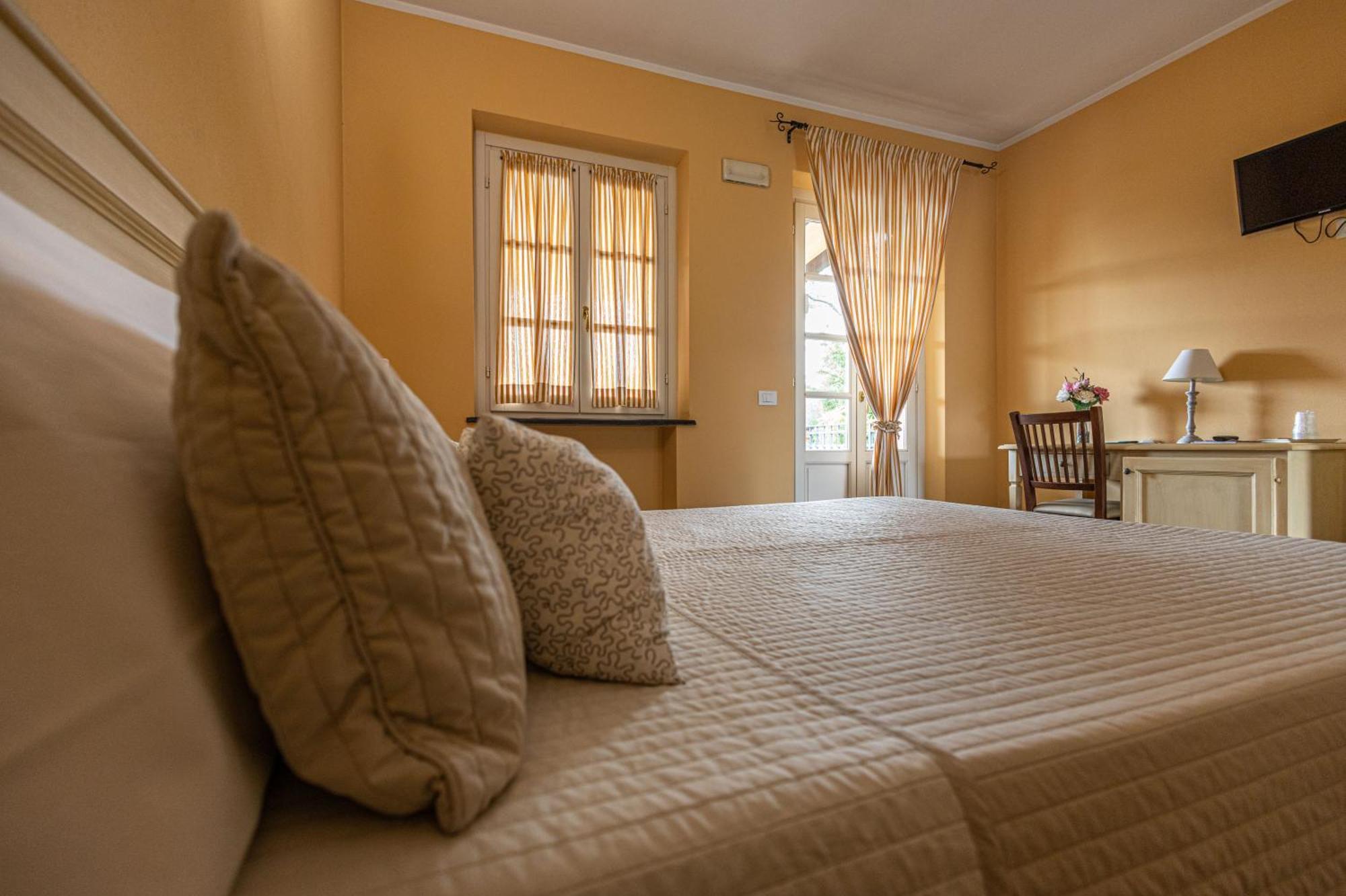 Albergo La Luna Сарцана Екстер'єр фото