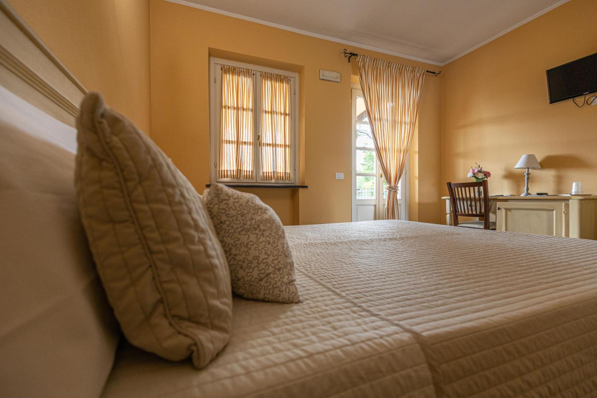 Albergo La Luna Сарцана Екстер'єр фото